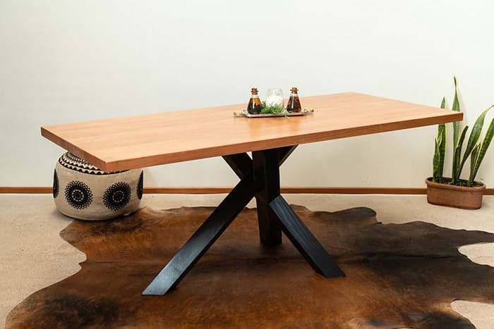 Mesa de comedor Tripode Negra