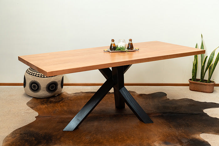 Mesa de comedor Tripode Negra